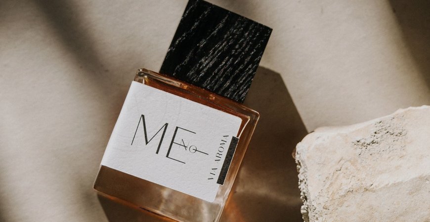Naturalne perfumy - dlaczego warto zastąpić syntetyczne perfumy - naturalnymi.